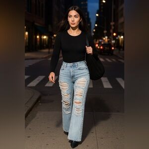 NWOT Flamingo Distressed Women’s Jeans Size Large